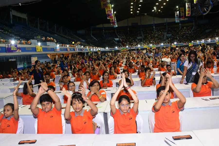 Students practise brain gym exercises at 21st SIP Abacus West Bengal StateProdigy 2025.
