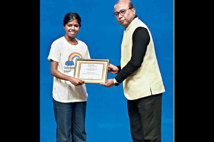 Priyanka Pramanik receives the BSS Scholarship from Samit Ray, founder and chancellor, Adamas University, on Saturday
