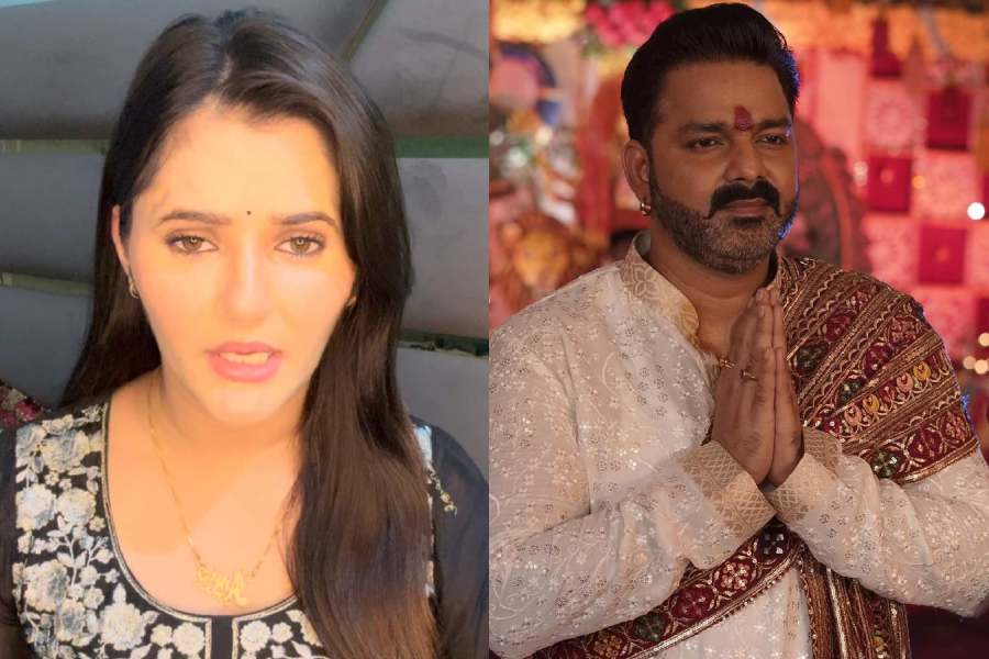 Anjali Raghav, Pawan Singh