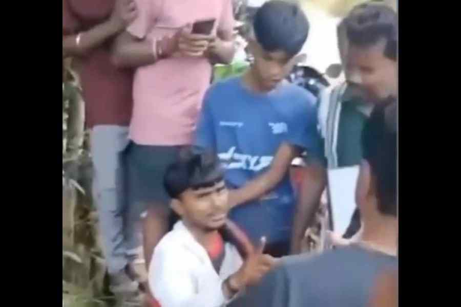 Rahul Islam, a trader from Murshidabad, being heckled by a mob in Odisha’s Ganjam district