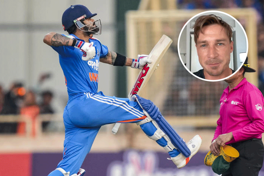 Virat Kohli, Dale Steyn (inset)