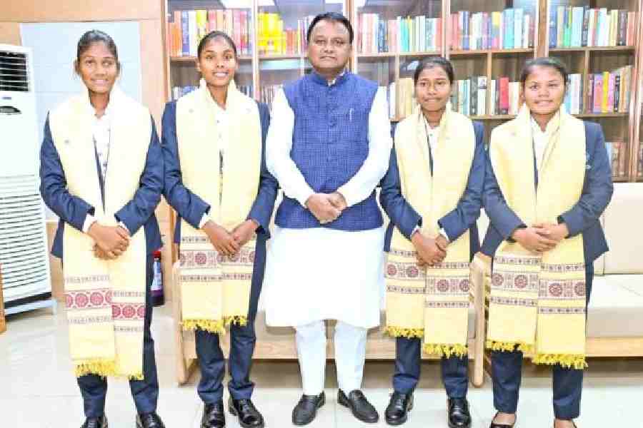 Mohan Charan Majhi with the four team members of the Indian women’s blind cricket team in Bhubaneswar on Monday