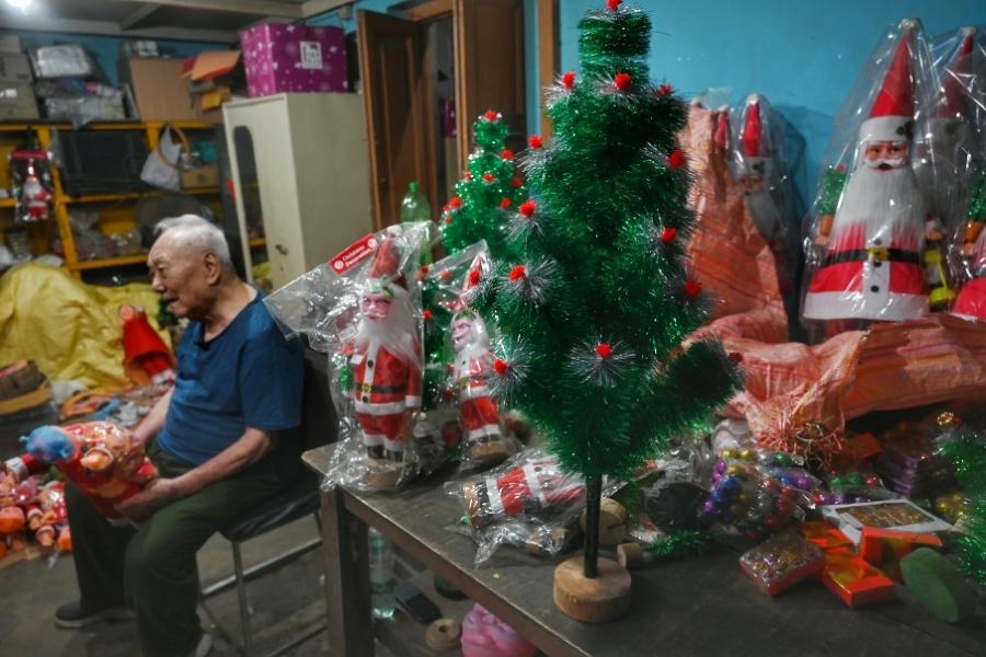 Chang has been making these decorations for 65 years, a skill he learnt from his mother, along with his brothers