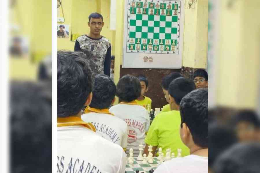 Yudhajeet De trains young boys and girls            at Bally Chess Academy