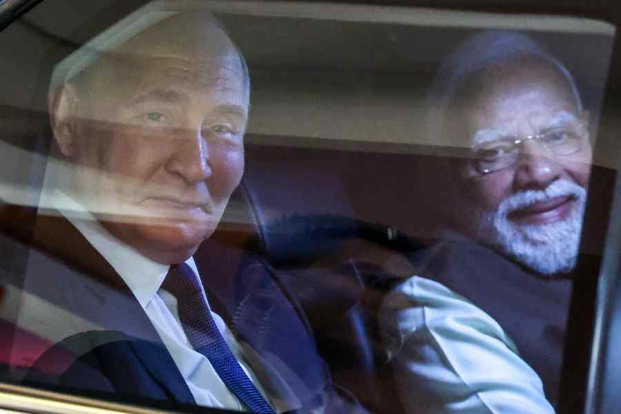 Russian President Vladimir Putin and Indian Prime Minister Narendra Modi arrive for an informal dinner at the Prime Minister's Residence in New Delhi