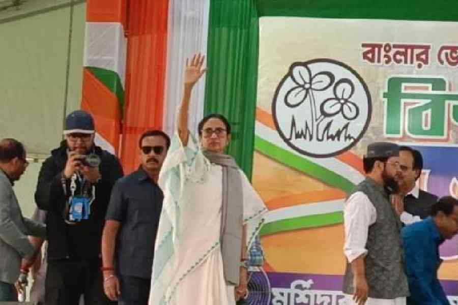 Chief minister Mamata Banerjee addresses a public meeting in Behrampore, Murshidabad, on Thursday. Pictures by Samim Aktar