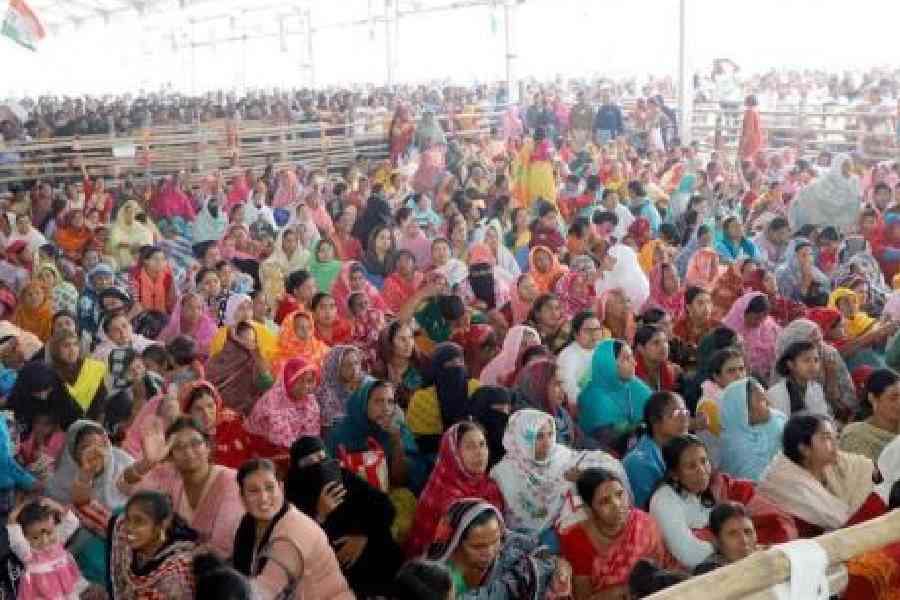 The crowd at the rally addressed by Mamata Banerjee in Behramporeon Thursday. Picture by Samim Aktar