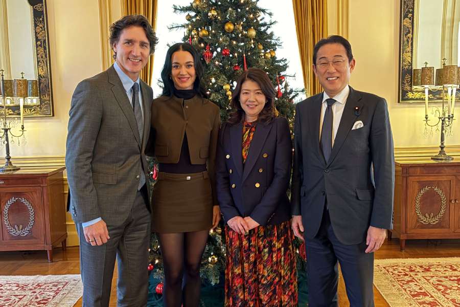 Justin Trudeau, Katy Perry with Fumio Kishida and wife Yuko
