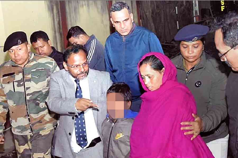 Accompanied by BSF and police officers, Sunali Khatun aka Sonali enters India with her son through the Mahadipur border in Malda district from Chapai-Nawabganj district of Bangladesh on Friday evening. Picture by Soumya De Sarkar