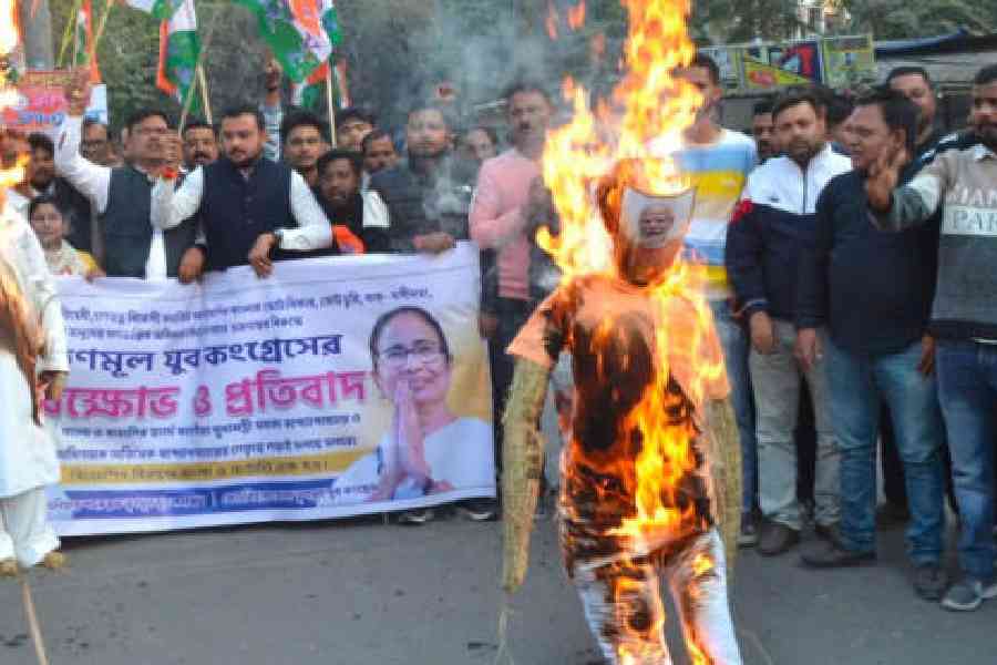 Cooch Behar town block Trinamool Youth Congress burns effigies of Prime Minister Narendra Modi and Bengal’s leader of the Opposition Suvendu Adhikari on Sunday, asking Bengalis to unite against the BJP. Picture by Main Uddin Chisti