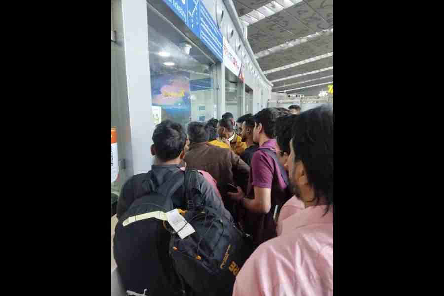 Angry passengers outside the IndiGo counter at Calcutta airport on Sunday afternoon. Tempers flared through the day as cancellations, delays and lost luggage continued to torment passengers. Some passengers banged on the glass partition of the counter, yelled at the staff inside and even charged at an employee of the carrier when he came to offer refreshments to those waiting in the queue. CISF jawans had to intervene more than once to bring the situation under control.