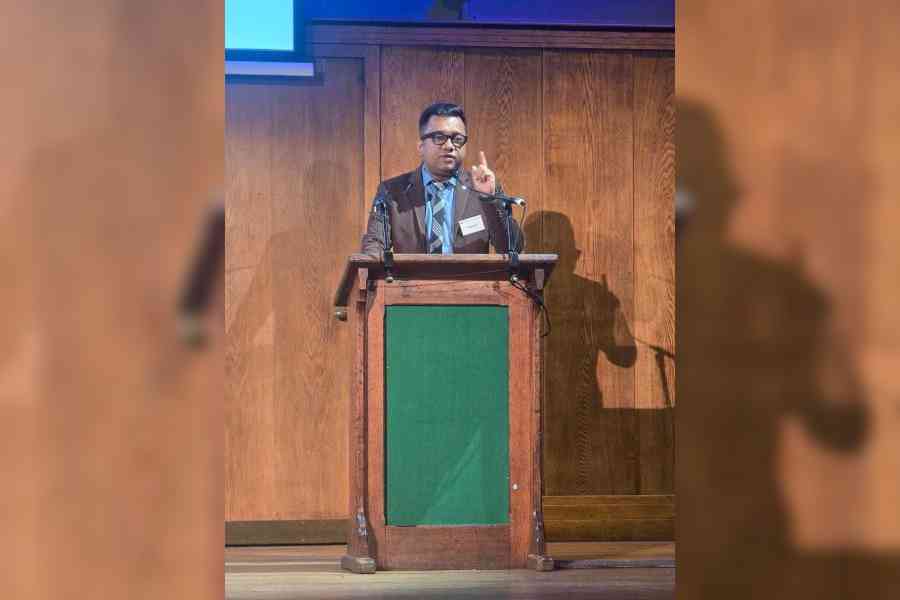 Dr Soumen Das speaks at the award ceremony in London