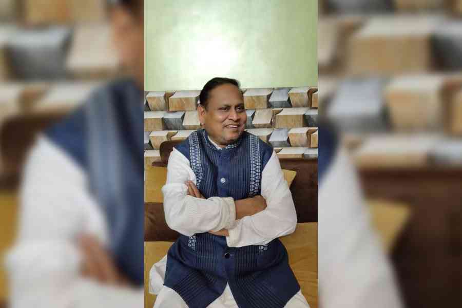 Humayun Kabir speaks to reporters at his Behrampore residence on Sunday. Picture by Abdul Halim