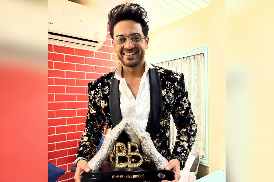 Gaurav Khanna with \\\'Bigg Boss 19\\\' trophy