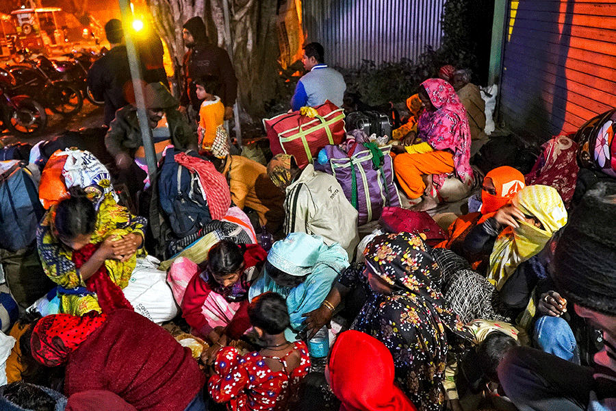 People waiting at the Hakimpur Checkpost