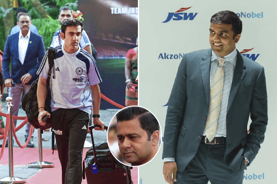 Gautam Gambhir (left), Parth Jindal (right), Aakash Chopra (centre)