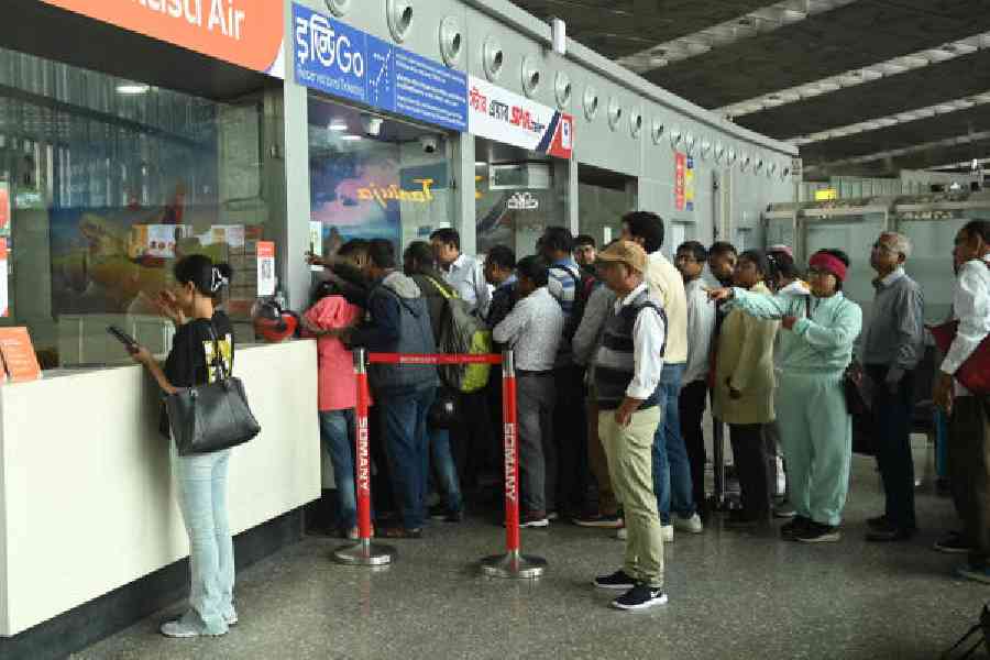 A crowded Indigo counter at the Calcutta airport on Monday afternoon. Picture by Bishwarup Dutta