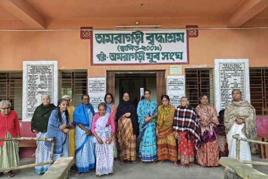 Inmates of the Amragari Briddhashram in Howrah. Picture by Snehamoy Chakraborty