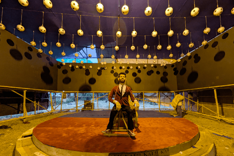 A statue of Lionel Messi on a throne, 896 footballs hanging from the ceiling and much more is in store for visitors to the Hola Messi fan zone