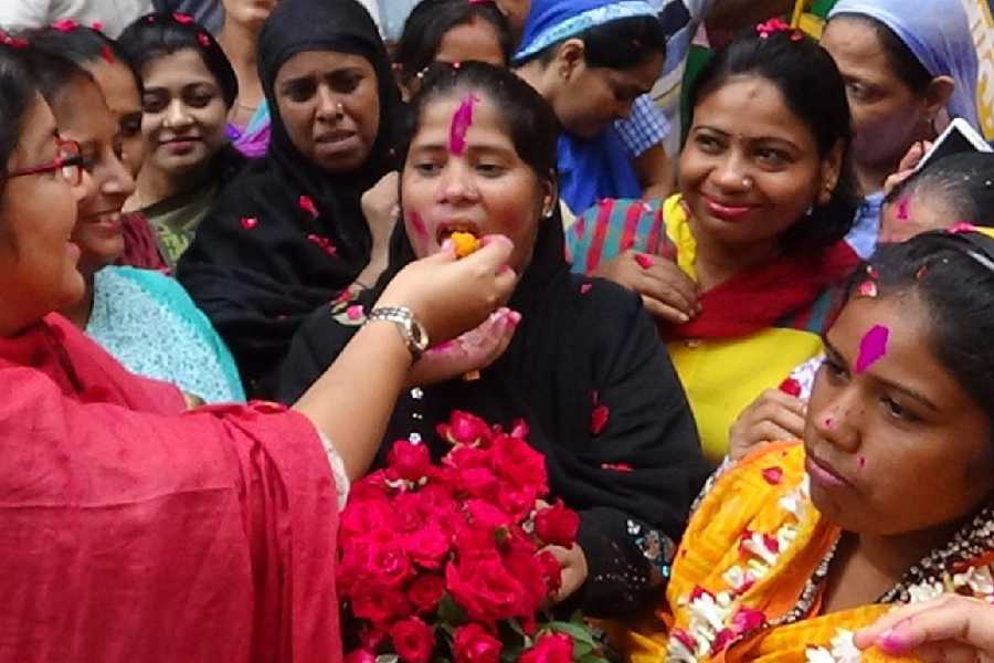 The BJP leader, Locket Chatterjee, with Muslim women