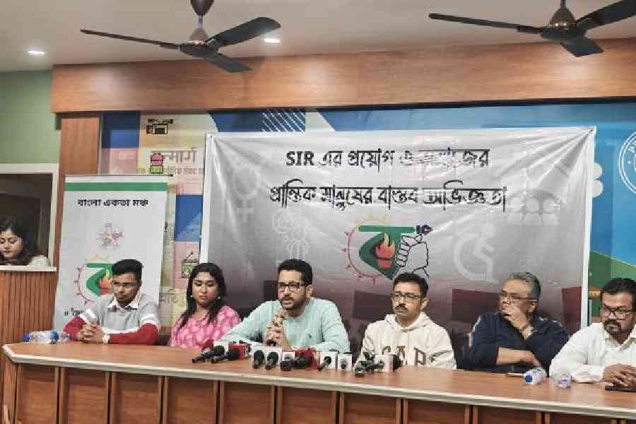 The Bangla Ekata Mancha, an anti-BJP outfit, on Tuesday organised a news conference with representatives from marginal communities like transgenders and alleged that people of the section had been facing severe harassment during the SIR drive.Shaan Chowdhury, co-founder of the Transgender Adhikar Sanghati Mancha, said his community had been facing difficulties in mapping their names with parents or themselves because of a change in identity and document mismatches.A representative from the home for the distressed people had flagged the crisis of those marginal people during the SIR drive.Actor Parambrata Chattopadhyay was one of the speakers. He demanded that the Election Commission consider the issues of those marginalised people. Tanmoy Ghosh, the chief advisor of the outfit as well as a Trinamool Congress leader, said that the organisation would certainly fight for those marginalised people on the street if the names of genuine voters were not featured in the draft electoral roll to be published on December 16.  Report and picture by Snehamoy Chakraborty