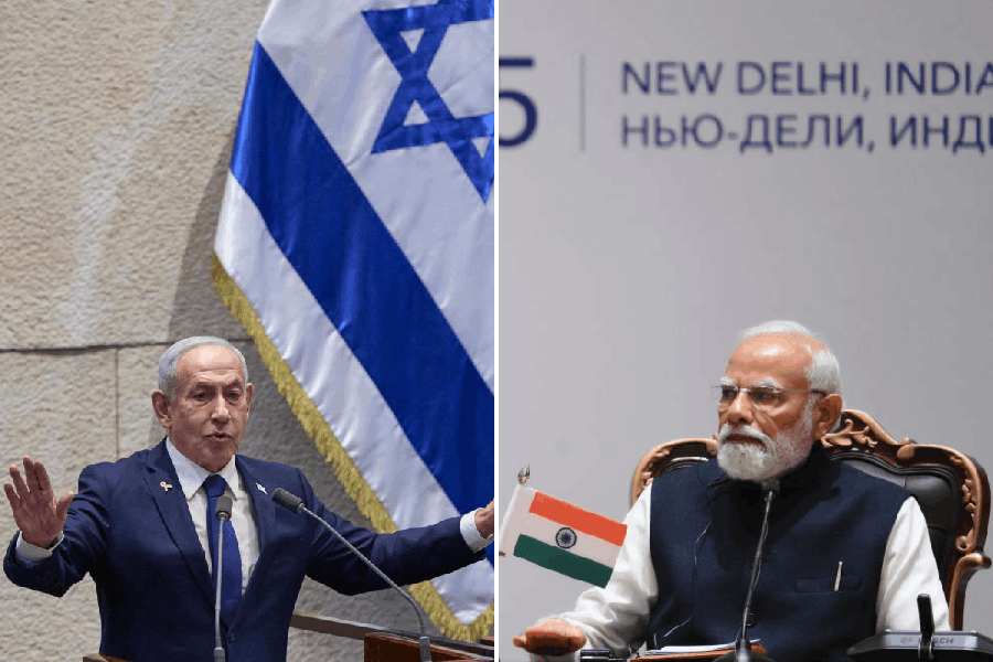 Benjamin Netanyahu (left), PM Narendra Modi (right)