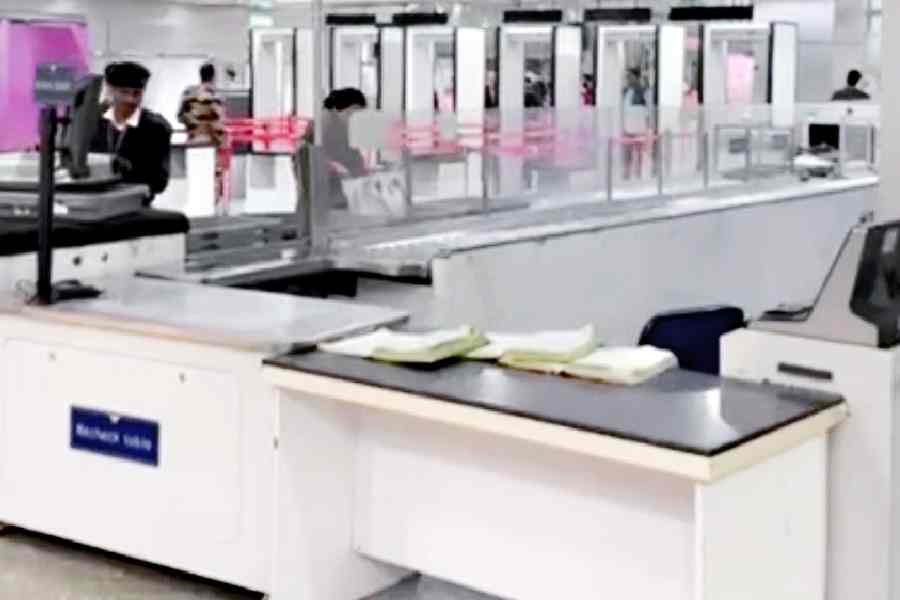 Few passengers at the Calcutta airport’s security check-in area around 7am on Wednesday.