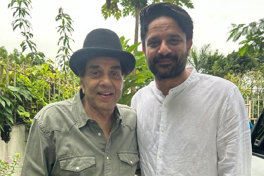 (left to right) Dharmendra, Jaideep Alhawat