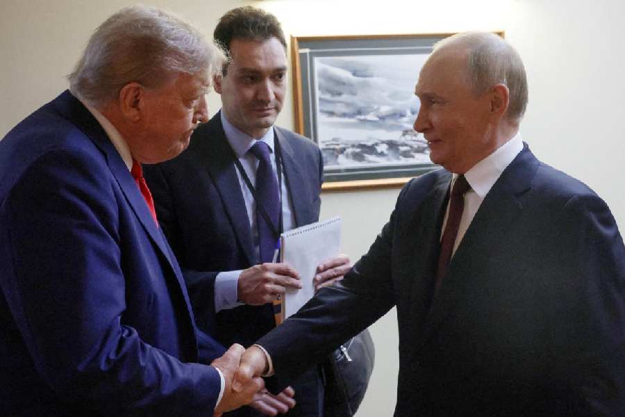 US President Donald Trump shakes hands with Russian President Vladimir Putin before a joint news conference following their meeting at Joint Base Elmendorf-Richardson in Anchorage, Alaska