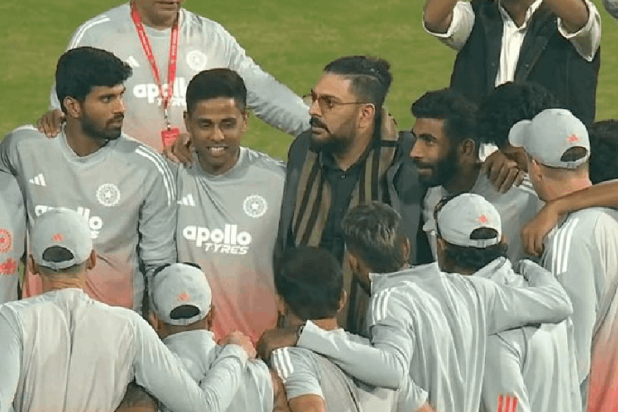 Yuvraj Singh in Indian team's huddle