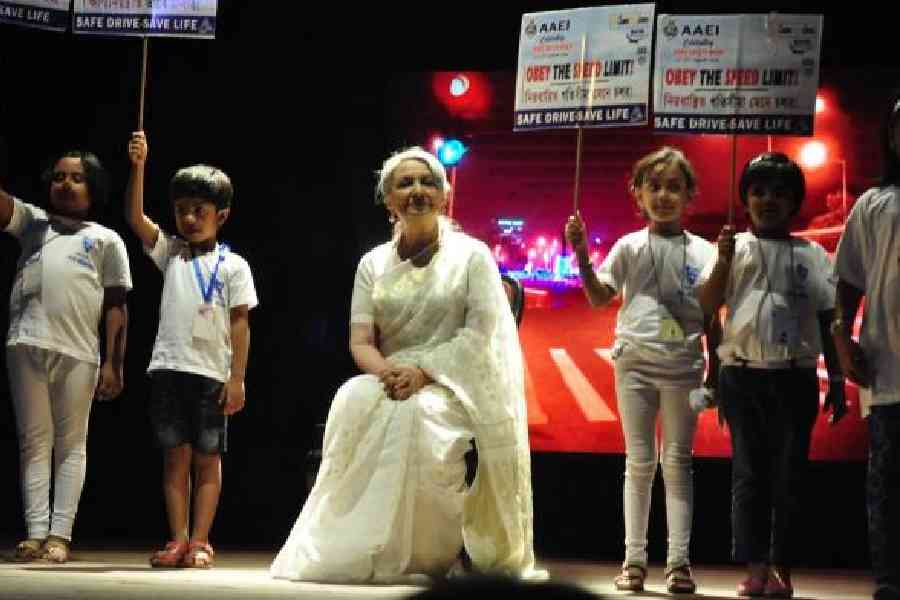 Sharmila Tagore inaugurated the group's first Kolkata International Children's Theatre Festival in 2018