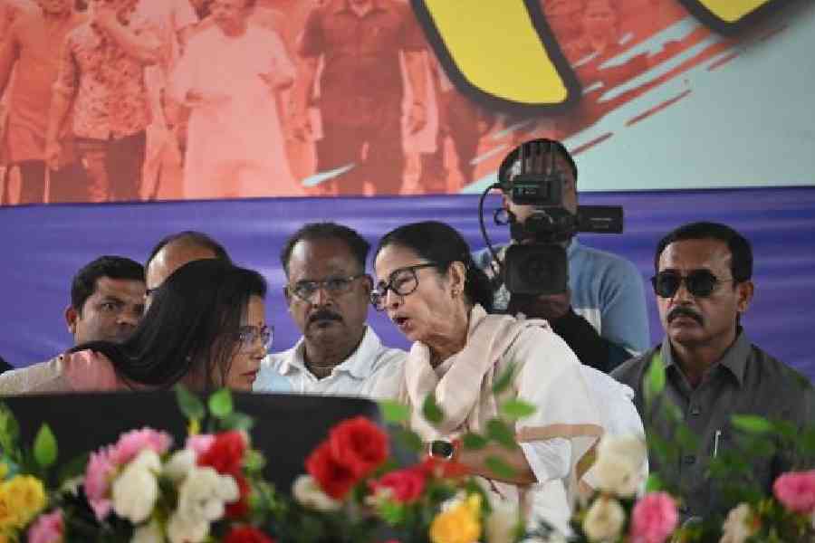 Mamata Banerjee speaks to Krishnanagar MP Mahua Moitra at the public meeting in Krishnanagar on Thursday. Picture by Pranab Debnath