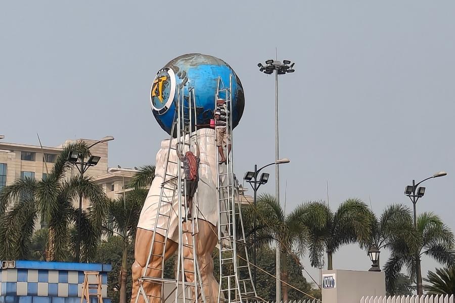 Kolkata is going to be the first stop on Messi’s G.O.A.T India Tour and no stones are being left unturned. Even the football statue outside Salt Lake Stadium is getting a fresh coat of paint