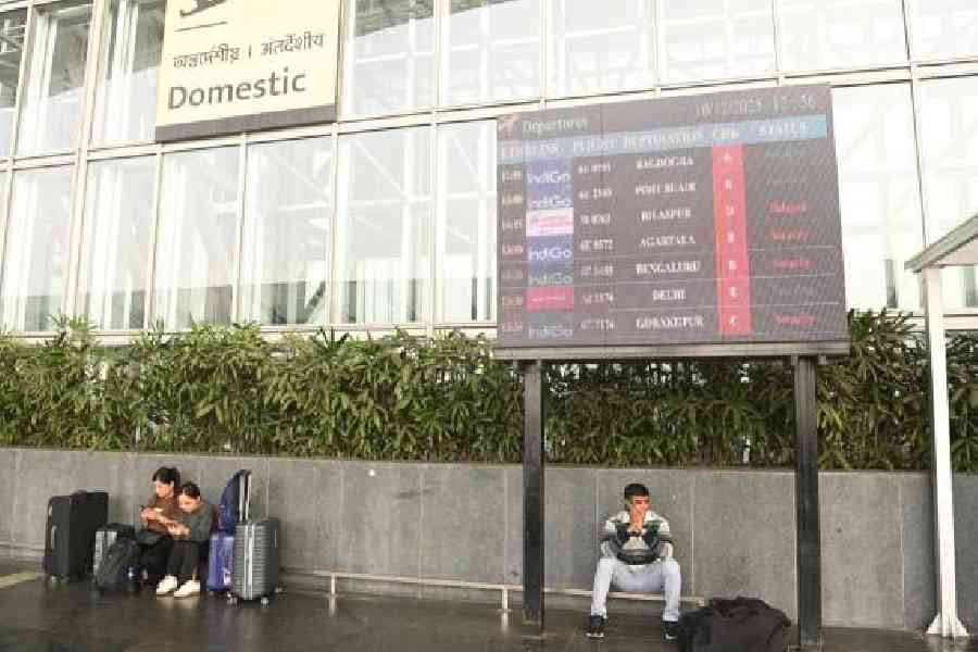 Passengers outside the Calcutta airport on Thursday.Picture by Bishwarup Dutta