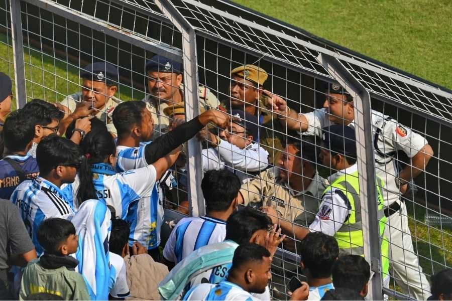 Once the legend left the venue, fans were left enraged and clashed with the police