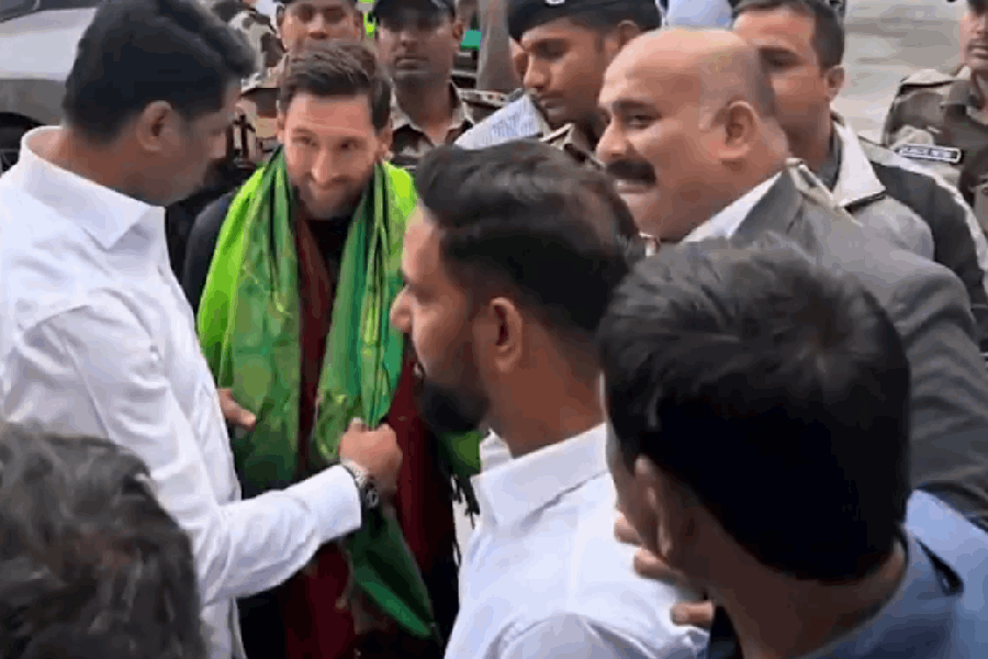 Leo Messi upon arrival at the Hyderabad Airport.