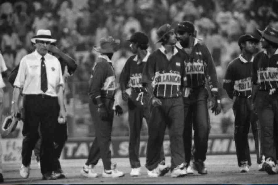 Sri Lankan cricketers leave the Eden Gardens field after a barrage of bottles were hurled from the stands            in 1996. Telegraph picture 