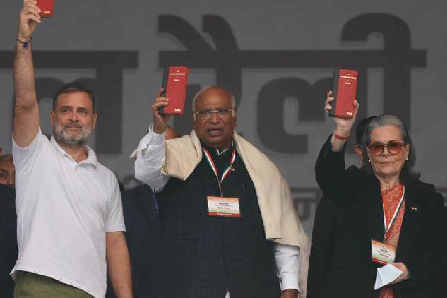 Rahul Gandhi, Mallikarjun Kharge, Sonia Gandhi