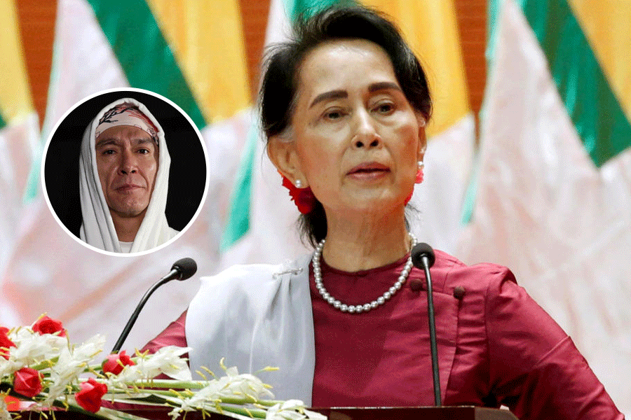 Aung San Suu Kyi; Kim Aris (Inset)