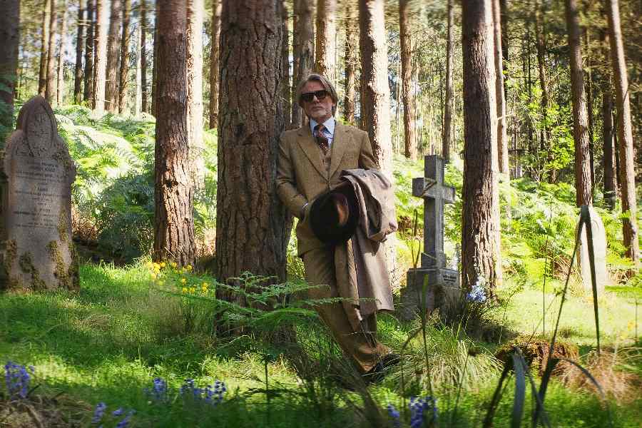 A still from ‘Knives Out: Wake Up Dead Man’