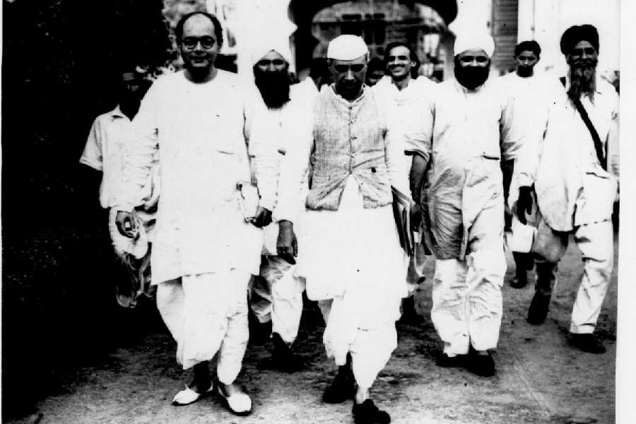 Subhas Chandra Bose and Jawaharlal Nehru at 1 Woodburn Park, Calcutta, 1937