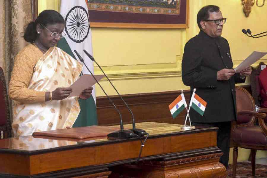 President Droupadi Murmu administers the oath of office to Raj Kumar Goyal at Rashtrapati Bhavan on Monday. 