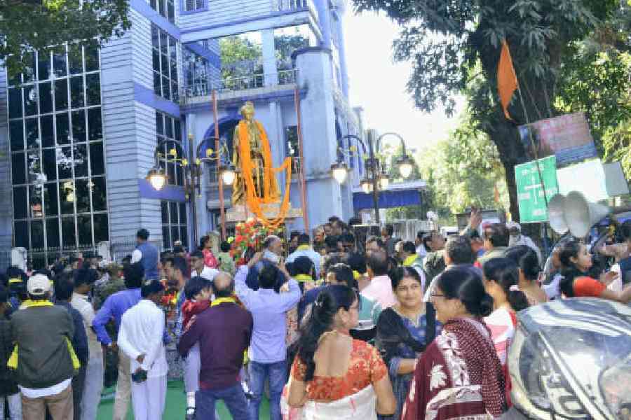 The statue of Maharaja Jagaddipendra Narayan Bhup Bahadur unveiled at Amtala in Cooch Behar on Monday. Picture by Main Uddin Chisti