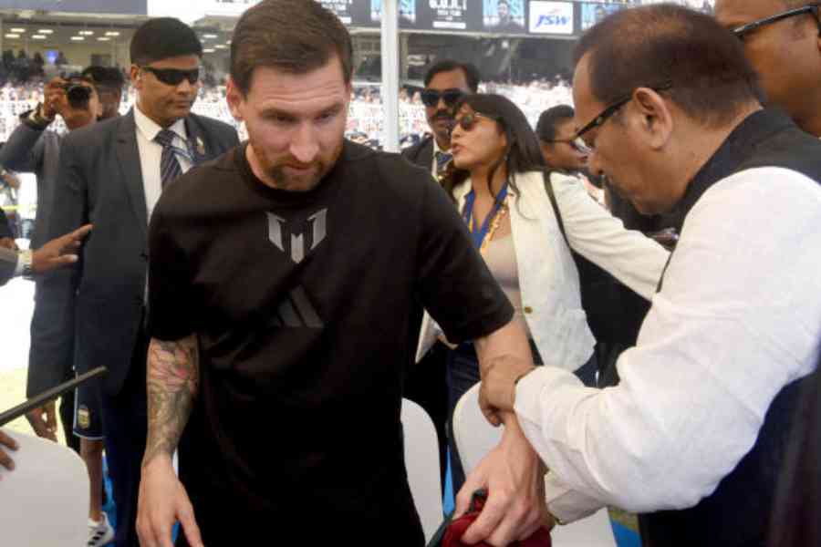 Sports minister Aroop Biswas (left) with Lionel Messi at the Salt Lake Stadium on Saturday. Uruguayan footballer Luis Suarez stands behind Messi