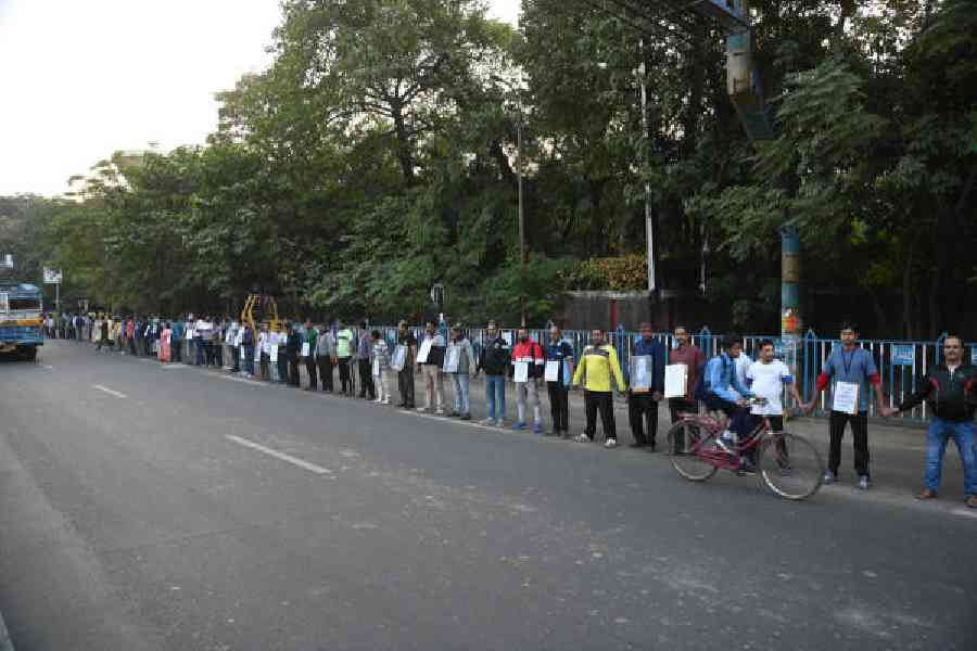 Teachers, students and staff of ISI, Calcutta, in a human chain to protest the draft bill on BT Road last month