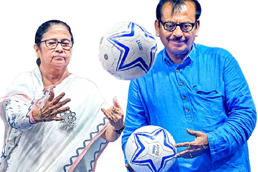 Mamata Banerjee and Aroop Biswas with footballs, a symbol of Trinamool’s Khela Hobe campaign for the Lok Sabha polls, during a public meeting in Calcutta on May 26, 2024.