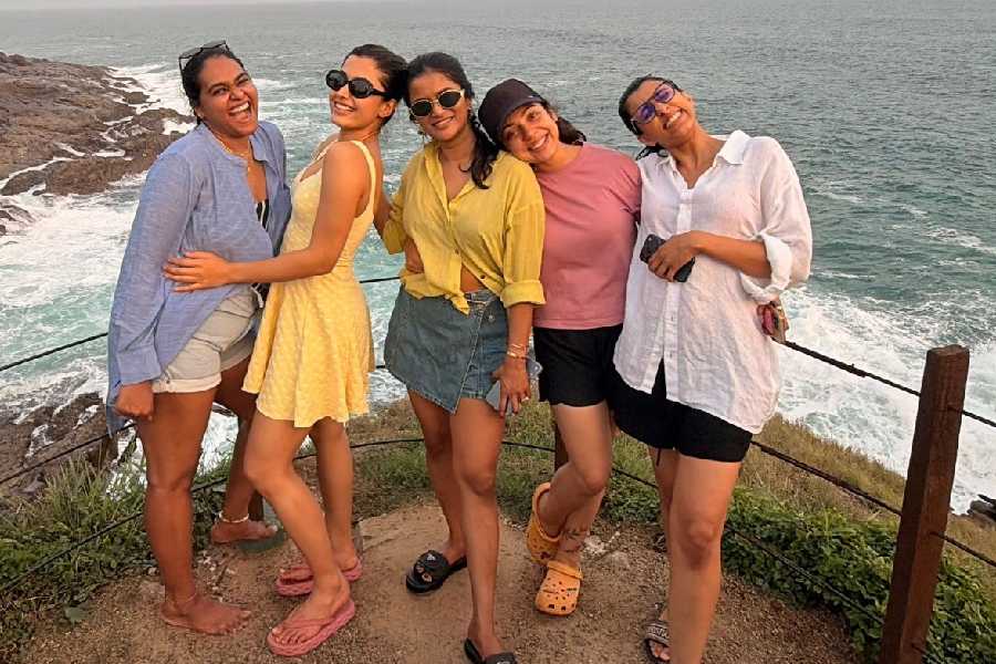 The 29-year-old actress posed in a black shirt, blue jeans and red heels. She is currently filming for Homi Adajania’s Cocktail 2.  