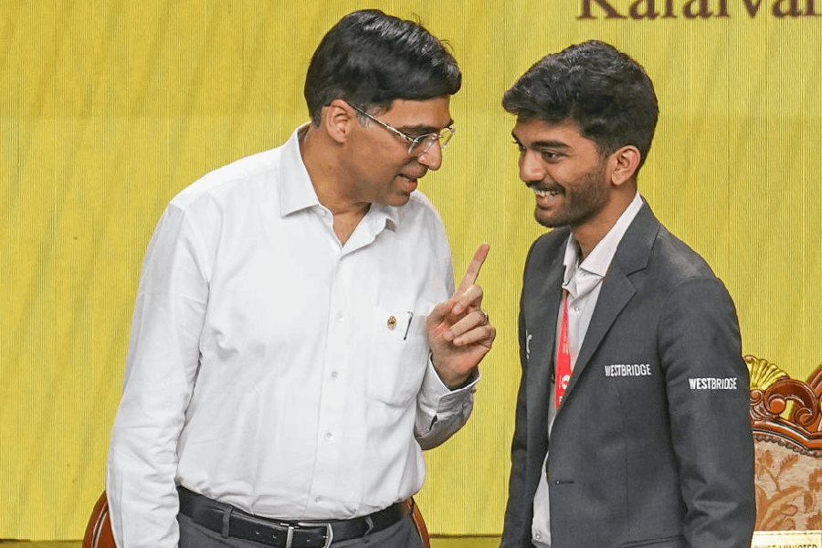 File photo: Former world chess champion Viswanathan Anand with World Chess Champion Gukesh Dommaraju during a felicitation ceremony organised by Sports Development Authority of Tamil Nadu (SDAT), in Chennai, Tuesday, Dec. 17, 2024.