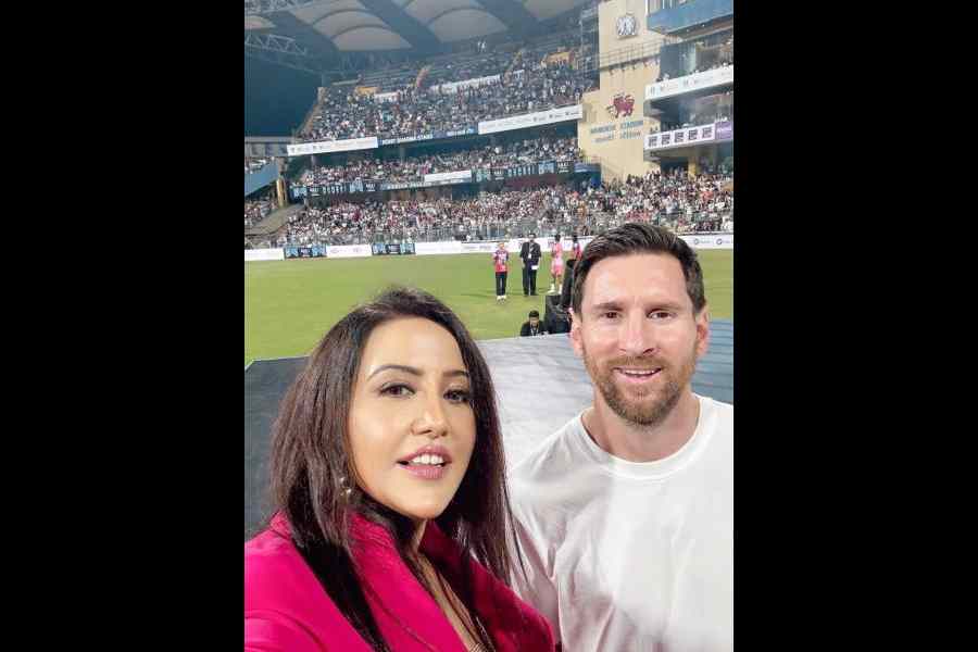 Amruta Fadnavis and Messi