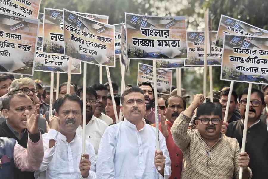 Suvendu Adhikari and other BJP MLAs hold a demonstration near the Salt Lake Stadium on Wednesday.